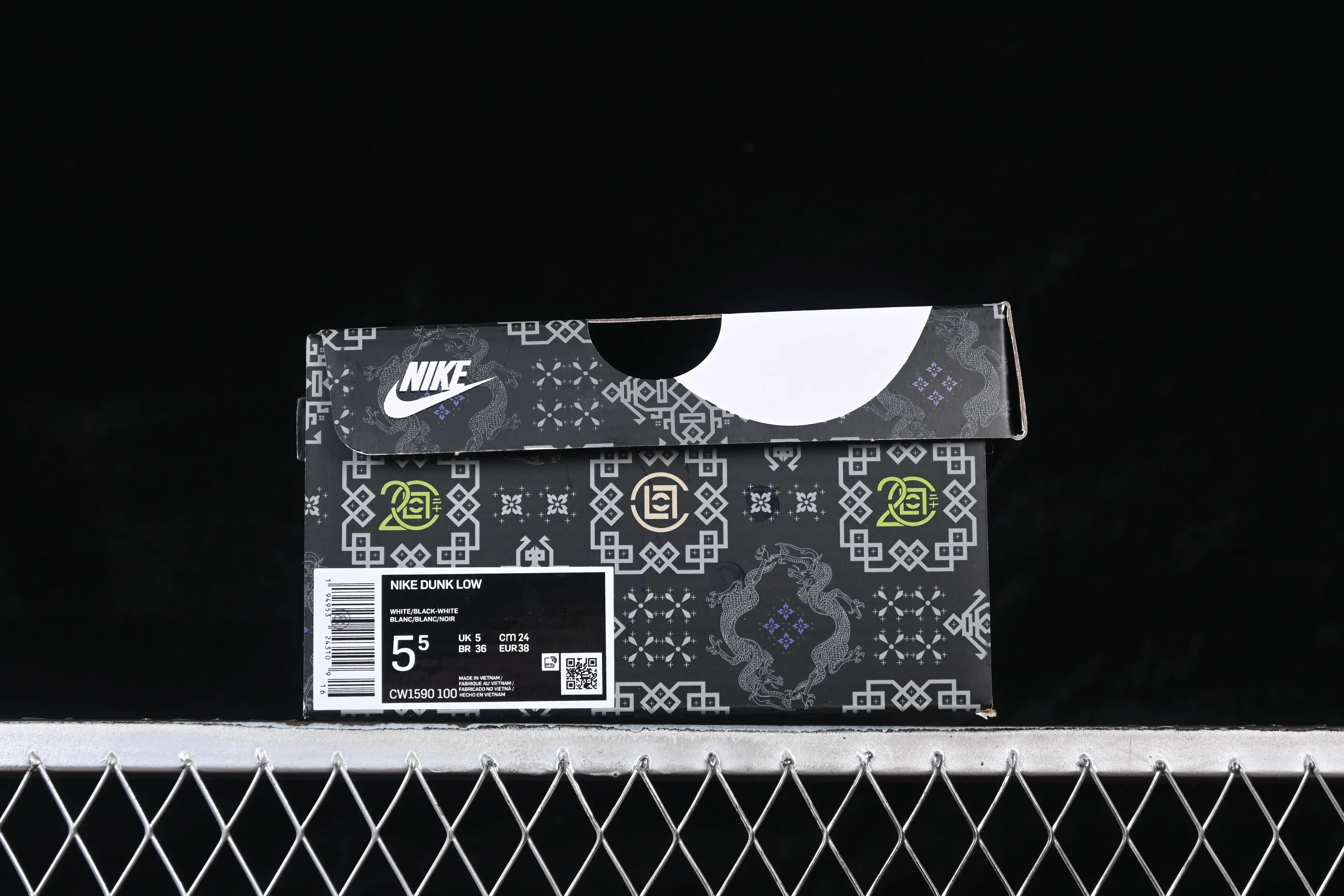 All Categories Nk SB Dunk Series Nk SB Dunk Low Low-top sneakers Nike SB Dunk Low Black Pink Straps Low-top casual sneakers CW1590-100
